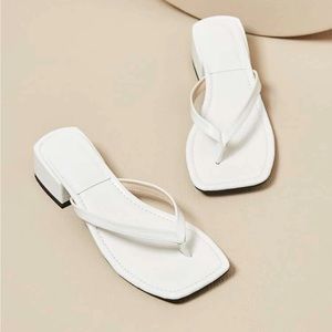 New White Chunky Heel Thong Sandals Size 8 Women’s Sandals